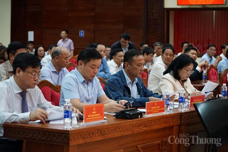 Các đại biểu tại hội nghị công bố danh sách 84 người trúng cử đại biểu HĐND tỉnh khoá XI, nhiệm kỳ 2026-2031. Ảnh: Vũ Long