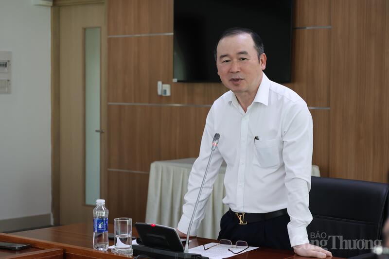 Ông Phan Văn Chinh, Phó Cục trưởng Cục Quản lý và Phát triển thị trường trong nước (Bộ Công Thương) phát biểu tại buổi làm việc.