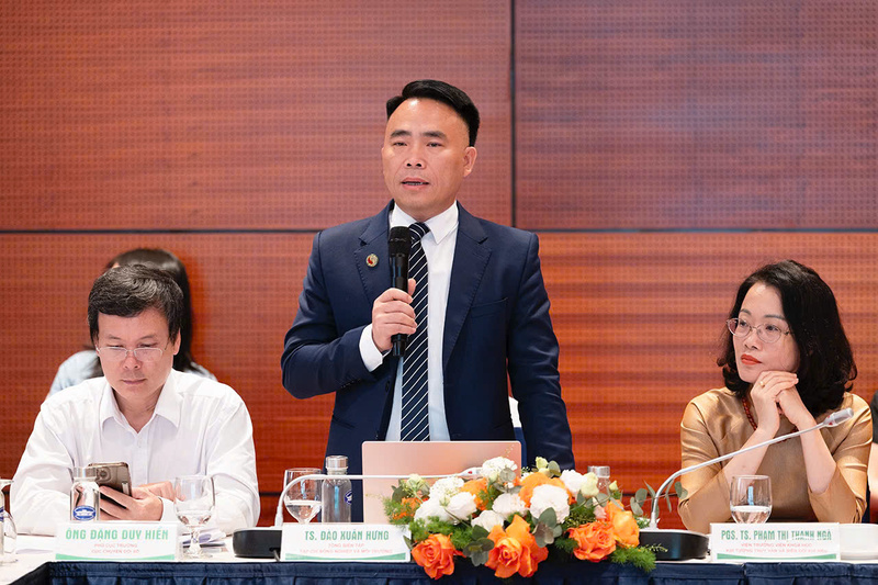 Tiến sĩ Đào Xuân Hưng - Tổng Biên tập Tạp chí Nông nghiệp và Môi trường nhấn mạnh vai trò của chuyển đổi số - xanh trong nâng cao năng lực cạnh tranh và phát triển bền vững của doanh nghiệp. Ảnh: Thanh Thảo.