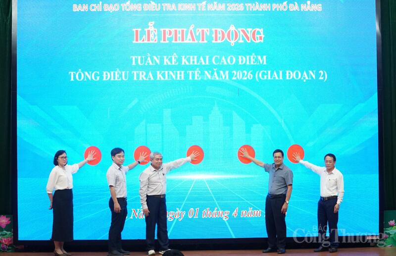 Các đại biểu thực hiện nghi thức phát động Tuần kê khai cao điểm tổng điều tra kinh tế năm 2026 (giai đoạn 2)