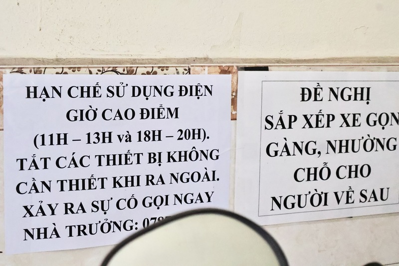 Nhắc nhở thường xuyên để hình thành thói quen dùng điện an toàn. Ảnh: Diễm Phúc