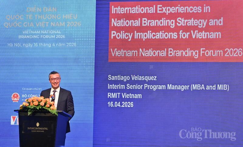 Tiến sĩ Santiago Velasquez, Quyền Chủ nhiệm cấp cao các chương trình MBA và MIB, Trường Đại học RMIT Việt Nam. Ảnh: Nam Nguyễn