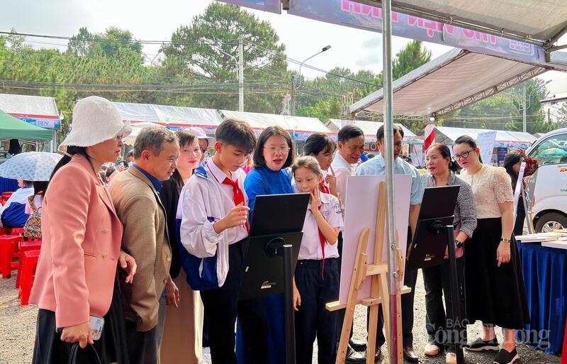 Gia Lai đang từng bước đẩy mạnh xây dựng thư viện số, phát triển các mô hình “thư viện mini thông minh”, không gian đọc mở, tích hợp giữa sách giấy và tài nguyên số.