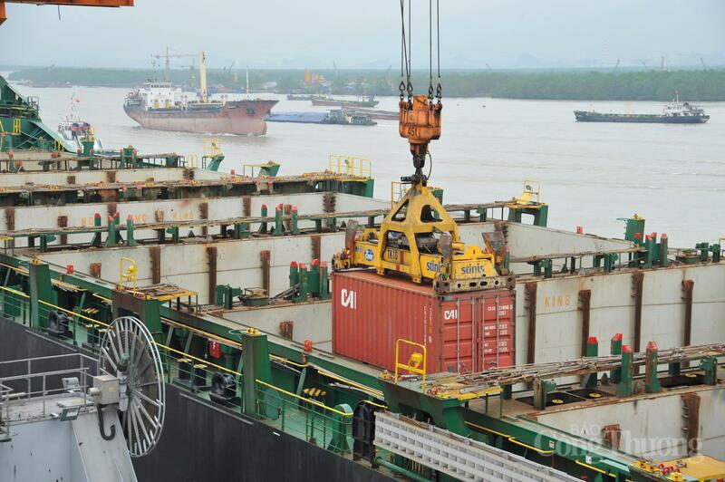 Kết luận Hội nghị Trung ương 2 đặt xuất nhập khẩu vào trục tăng trưởng mới, đòi hỏi nâng chất, mở thị trường và điều hành linh hoạt trước biến động toàn cầu. Ảnh: Cấn Dũng