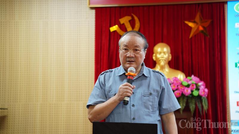 PGS,TS, GVCC. Nguyễn Toàn Thắng - nguyên Viện trưởng Viện Văn hóa và Phát triển, Học viện Chính trị Quốc gia Hồ Chí Minh trình bày chuyên đề