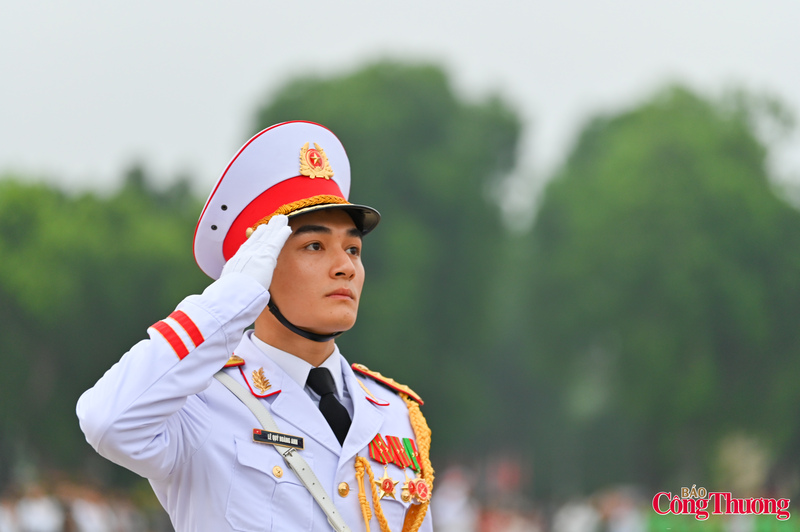 Đội tiêu binh hôm nay do Thượng úy Lê Quý Hoàng Anh, Phân đội trưởng Phân đội 1, Đội 1, Đoàn 275 làm khối trưởng.
