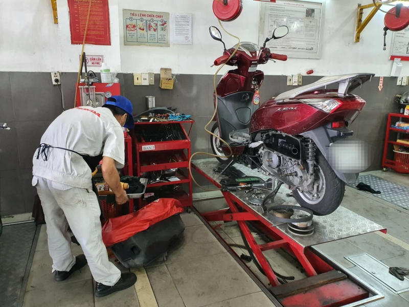 Tỉnh Lào Cai chuẩn bị lộ trình để triển khai kiểm định khí thải xe mô tô, xe gắn máy. Ảnh: CTTĐTLC