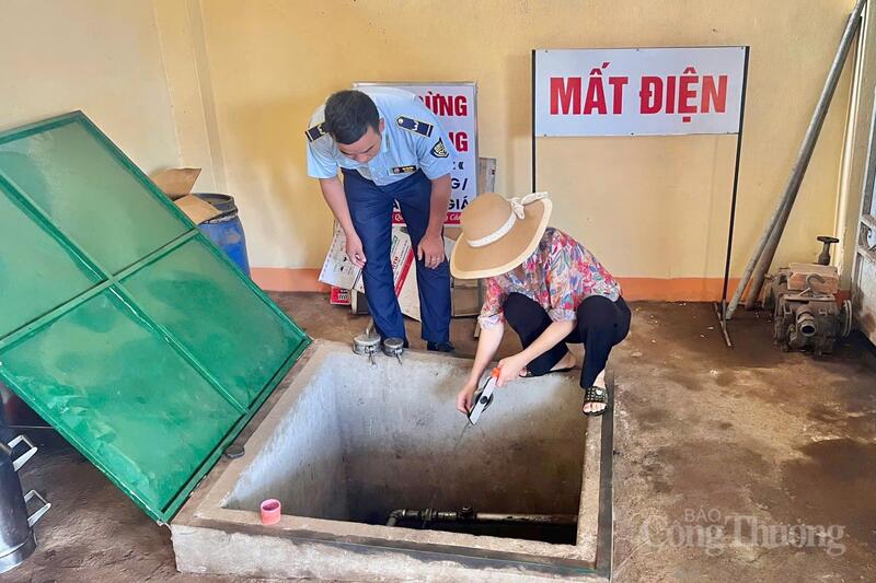 Kiểm tra tập trung vào việc phát hiện và xử lý nghiêm các hành vi kinh doanh xăng không đúng chủng loại theo quy định; đầu cơ, găm hàng, tạo khan hiếm nguồn cung giả tạo; tự ý ngừng bán hàng không có lý do chính đáng; gian lận trong niêm yết giá, chủng loại xăng dầu tại cột bơm hoặc các hành vi vi phạm pháp luật khác.