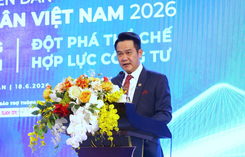 Ông Đặng Hồng Anh, Chủ tịch Hội Doanh nhân trẻ Việt Nam, Chủ tịch Diễn đàn Kinh tế tư nhân Việt Nam 2026 phát biểu khai mạc diễn đàn. Ảnh: Mai Liễu