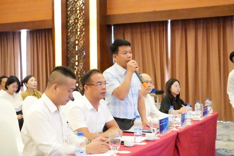 Các doanh nghiệp thẳng thắn trao đổi và nêu các câu hỏi tại diễn đàn. Ảnh: Thanh Phúc
