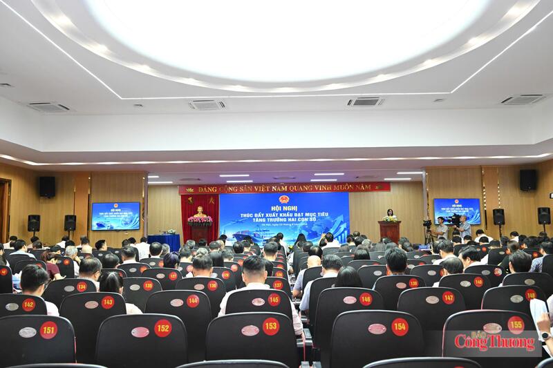 Toàn cảnh hội nghị thúc đẩy xuất khẩu đạt mục tiêu tăng trưởng hai con số. Ảnh: Cấn Dũng