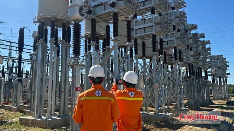Giữ dòng điện mùa nắng nóng: Người truyền tải điện bám lưới 24/24 giờ - 5