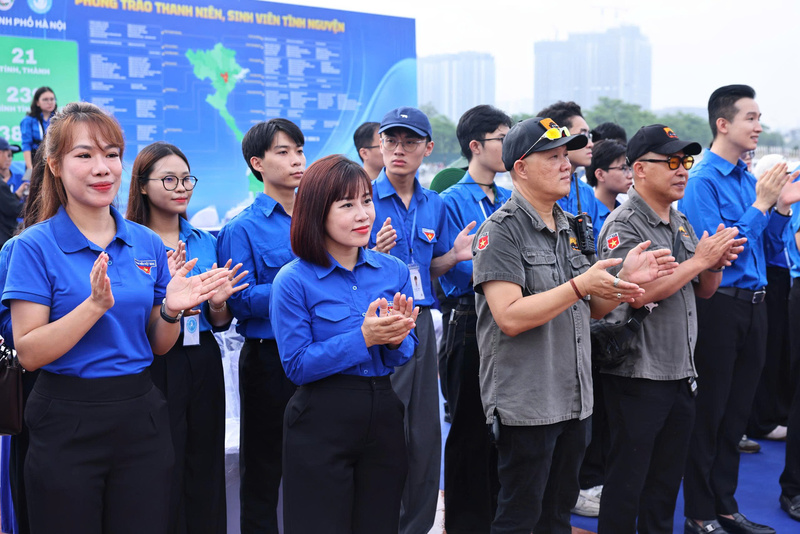 Đồng hành cùng thành công của chiến dịch có sự chung tay của nhiều cơ quan, doanh nghiệp với tinh thần sẻ chia, trách nhiệm vì cộng đồng. Ảnh: Đức Vũ