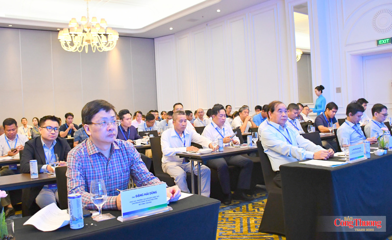 Đại biểu tham dự sự kiện.