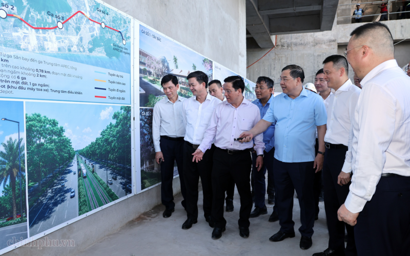 Phó Thủ tướng Thường trực kiểm tra thực tế khu vực nhà ga sân bay Phú Quốc - Ảnh: VGP/Phương Nguyên