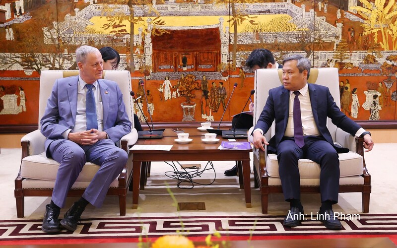Chủ tịch UBND TP. Hà Nội Vũ Đại Thắng tiếp Đại sứ Israel tại Việt Nam Yaron Mayer.