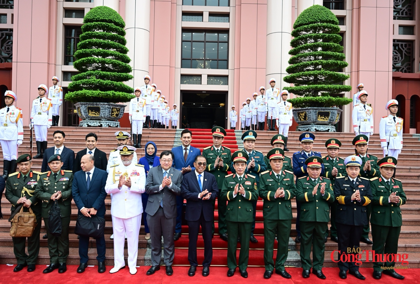 Chùm ảnh: Đại tướng Phan Văn Giang tiếp và hội đàm Bộ trưởng Quốc phòng Malaysia - 8