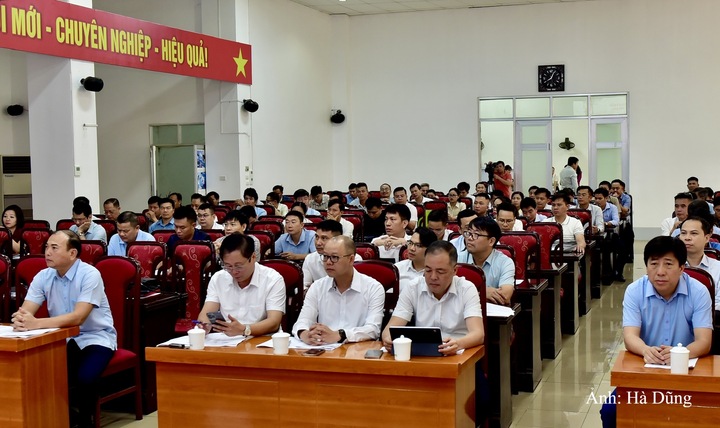 Hội nghị gặp mặt doanh nghiệp, nhà đầu tư nhằm kịp thời tháo gỡ khó khăn, vướng mắc trong quá trình triển khai các dự án, đồng thời phát huy hiệu quả tiềm năng phát triển năng lượng của địa phương.
