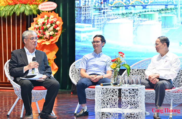 PGS.TS Trần Đình Thiên, Chủ nhiệm Hội đồng tư vấn kinh tế - Ủy ban Trung ương MTTQ Việt Nam, nguyên Thành viên Hội đồng Tư vấn chính sách của Thủ tướng Chính phủ, nguyên Viện trưởng Viện Kinh tế Việt Nam điều phối phiên tọa đàm.