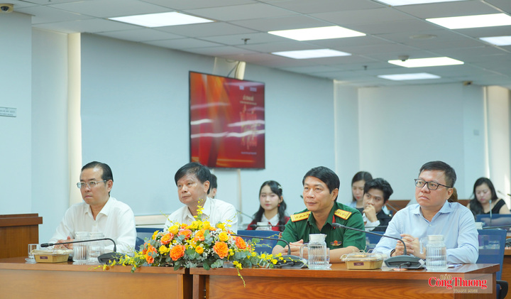 Đại biểu tham dự sự kiện.