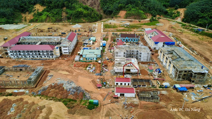 Nghiệm thu đóng điện kỹ thuật tại điểm Trường Phổ thông nội trú liên cấp Tiểu học - THCS khu vực Tây Giang