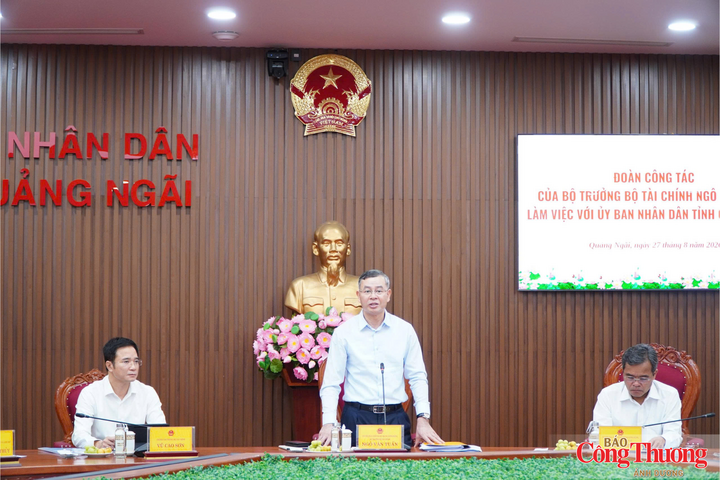 Bộ trưởng Ngô Văn Tuấn đánh giá cao những kết quả tích cực mà tỉnh Quảng Ngãi đã đạt được trong thời gian qua với những điểm sáng về thu ngân sách, cơ cấu phát triển kinh tế