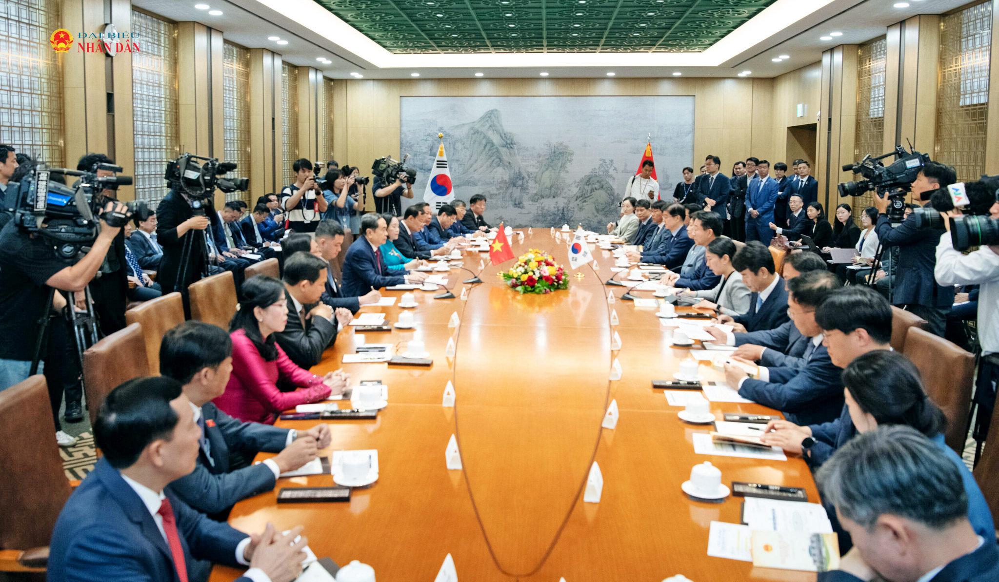 Chủ tịch Quốc hội Trần Thanh Mẫn hội đàm với Chủ tịch Quốc hội Hàn Quốc Cho Jeong Sik.