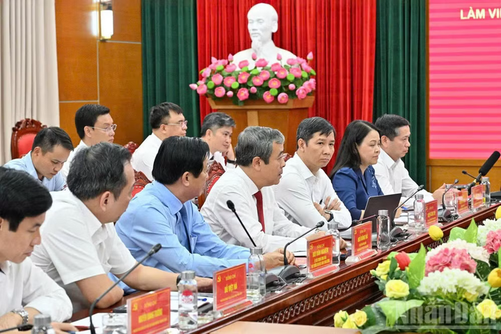 Các đại biểu dự buổi làm việc. Ảnh: Duy Linh
