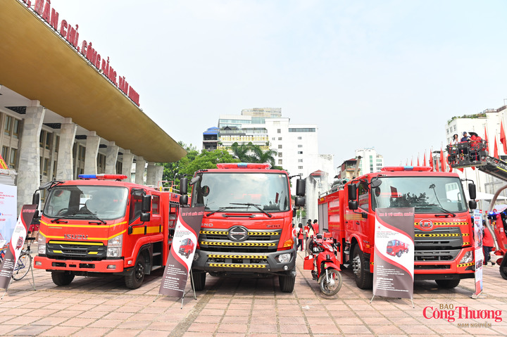 Các mẫu xe chữa cháy chuyên dụng cũng được giới thiệu dịp này.