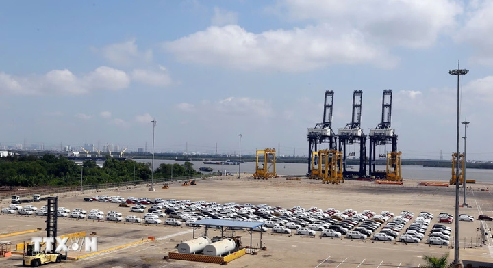 Các mặt hàng nhập khẩu có giá trị lớn từ Thái Lan bao gồm nhập khẩu ô tô nguyên chiếc.