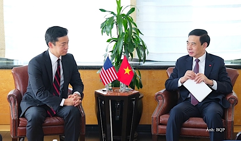 Ông John Noh khẳng định, Bộ Chiến tranh Hoa Kỳ ủng hộ mạnh mẽ và cam kết tiếp tục hợp tác chặt chẽ với Việt Nam, coi khắc phục hậu quả chiến tranh là lĩnh vực ưu tiên hàng đầu trong hợp tác quốc phòng song phương.