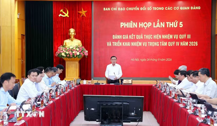 Thường trực Ban Bí thư Trần Cẩm Tú chủ trì Phiên họp lần thứ 5 Ban Chỉ đạo chuyển đổi số trong các cơ quan đảng. Ảnh: Phương Hoa/TTXVN