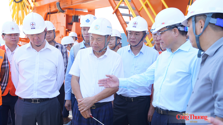 Bộ trưởng Lê Mạnh Hùng chỉ đạo tháo gỡ những vướng mắc còn tồn tại.