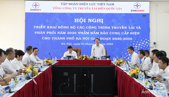 Chủ tịch HĐTV EVNNPT Nguyễn Quang Trung phát biểu tại buổi làm việc.