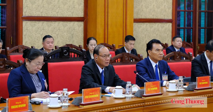 Ủy viên Bộ Chính trị, Thường trực Ban Bí thư Trung ương Đảng Nhân dân Cách mạng Lào Vilay Lakhamphong phát biểu tại hội đàm.