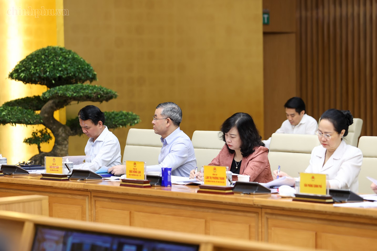 Thủ tướng: Ưu tiên nguồn lực cho những nhiệm vụ thiết yếu tác động trực tiếp đến đời sống người dân - 10