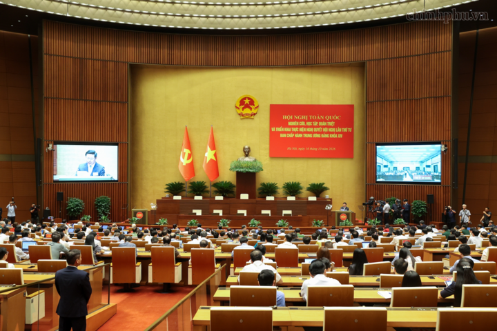 Hội nghị toàn quốc nghiên cứu, học tập, quán triệt và triển khai thực hiện Nghị quyết Hội nghị lần thứ tư Ban Chấp hành Trung ương Đảng khóa XIV do Bộ Chính trị, Ban Bí thư tổ chức diễn ra vào sáng nay 16/10. Ảnh: Nhật Bắc/VGP