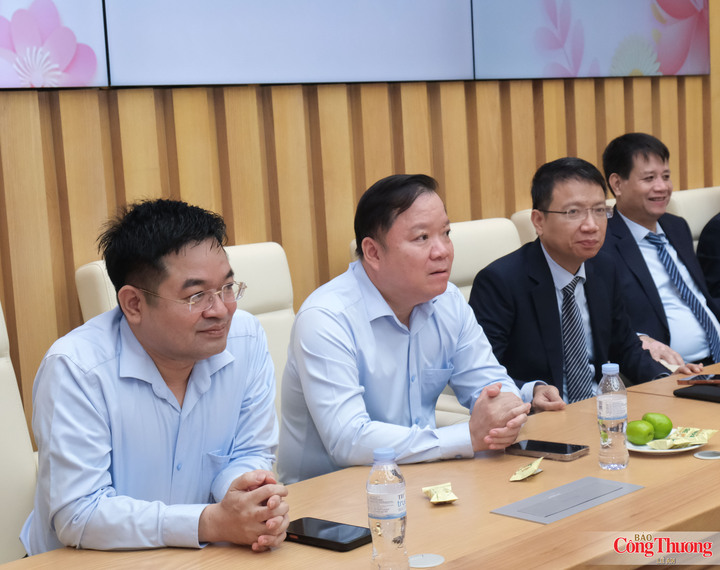 Các đại biểu đại diện đơn vị trực thuộc Bộ tham dự chương trình.