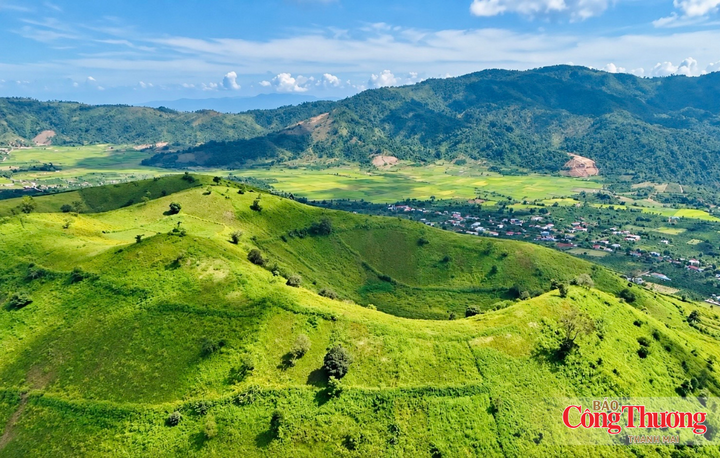 Từ trên cao nhìn xuống, miệng núi lửa Chư Đăng Ya, những triền đất thoai thoải, nương rẫy và thảm thực vật đan xen tạo nên một bức tranh thiên nhiên mang dấu ấn riêng của Gia Lai.